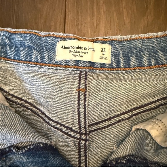 Abercrombie & Fitch The high rise mom short - Picture 3 of 4